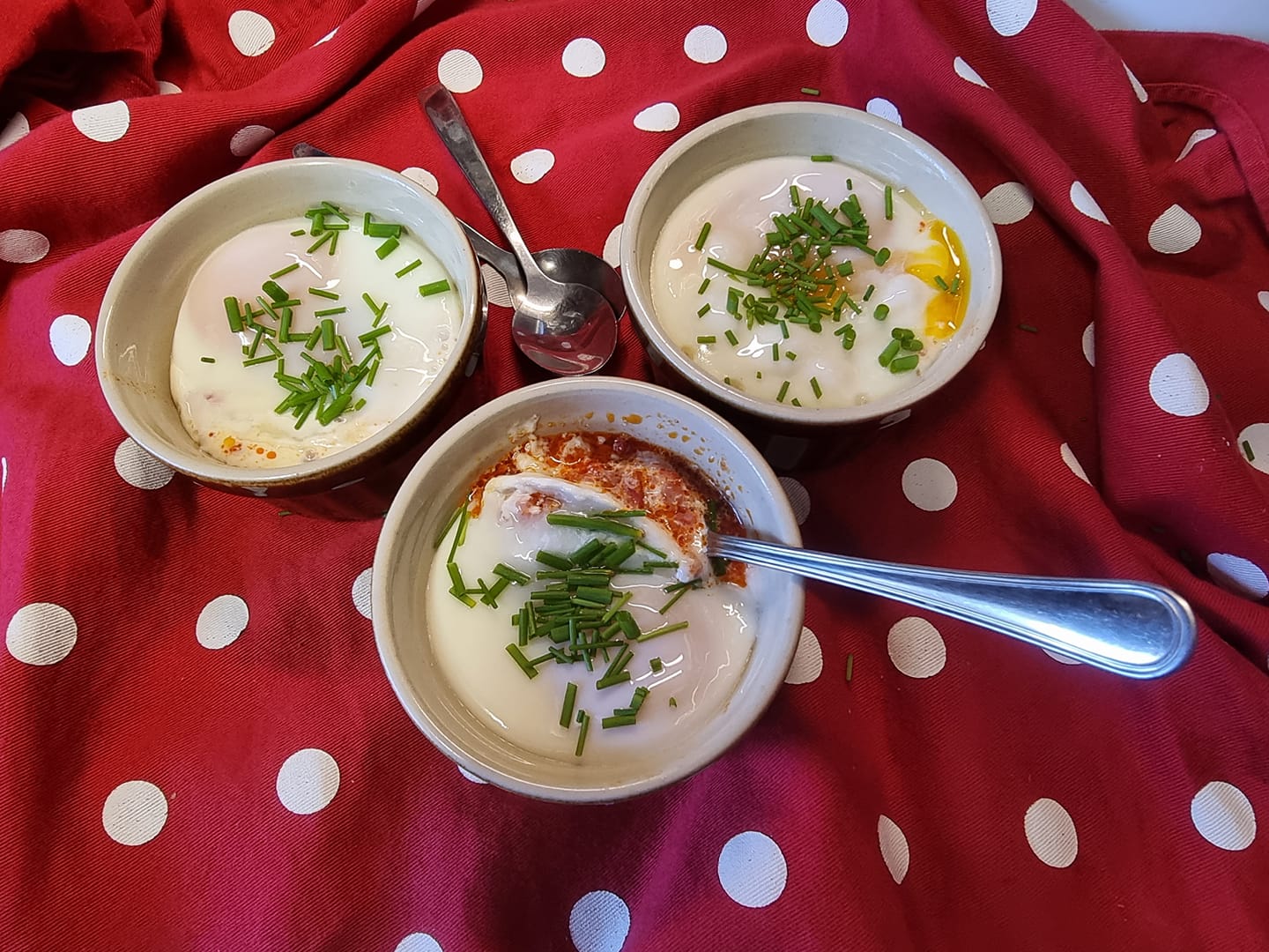 oeufs cocottes chorizo et chèvre